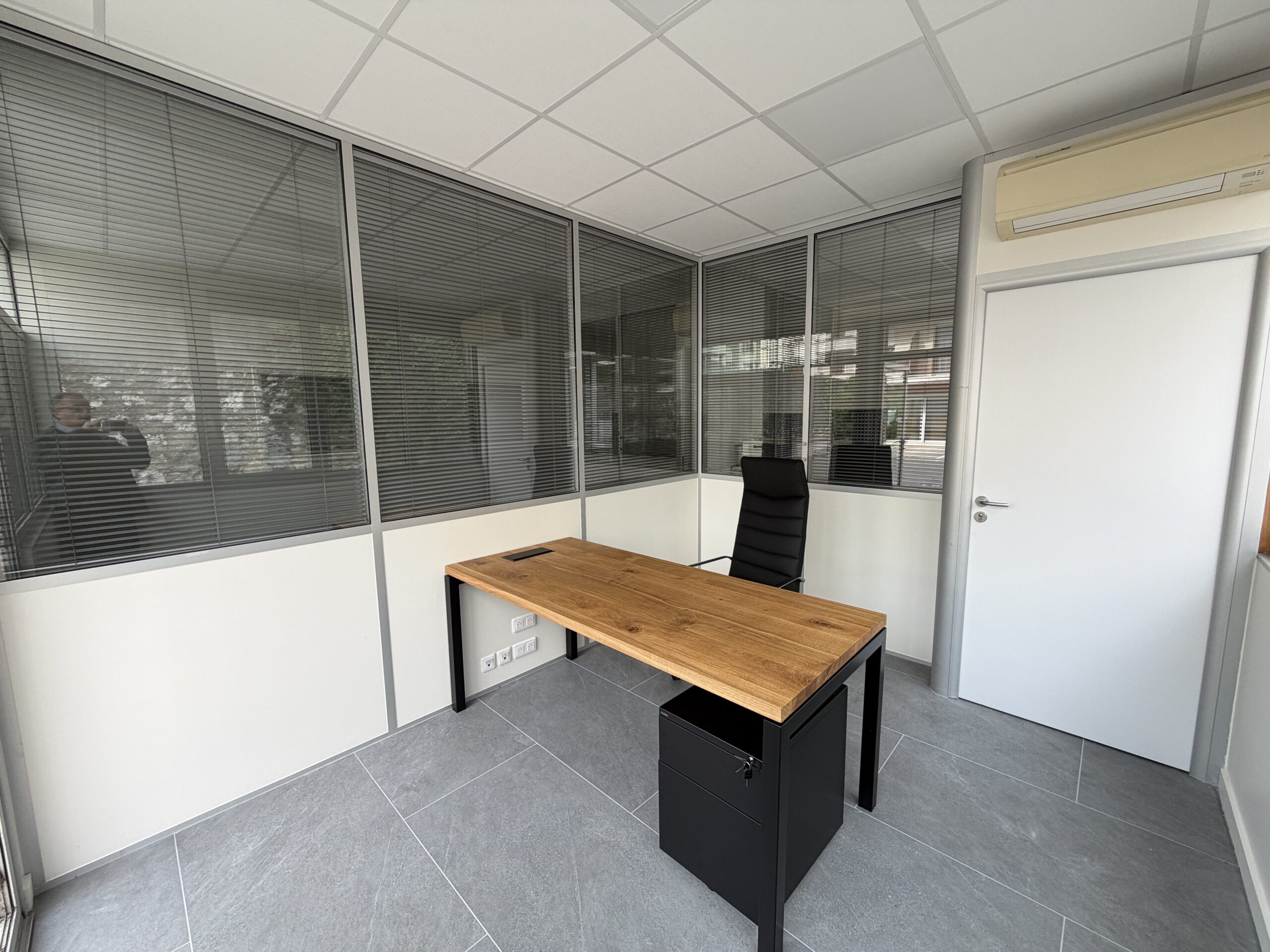 BUREAU 1 BUREAU 1